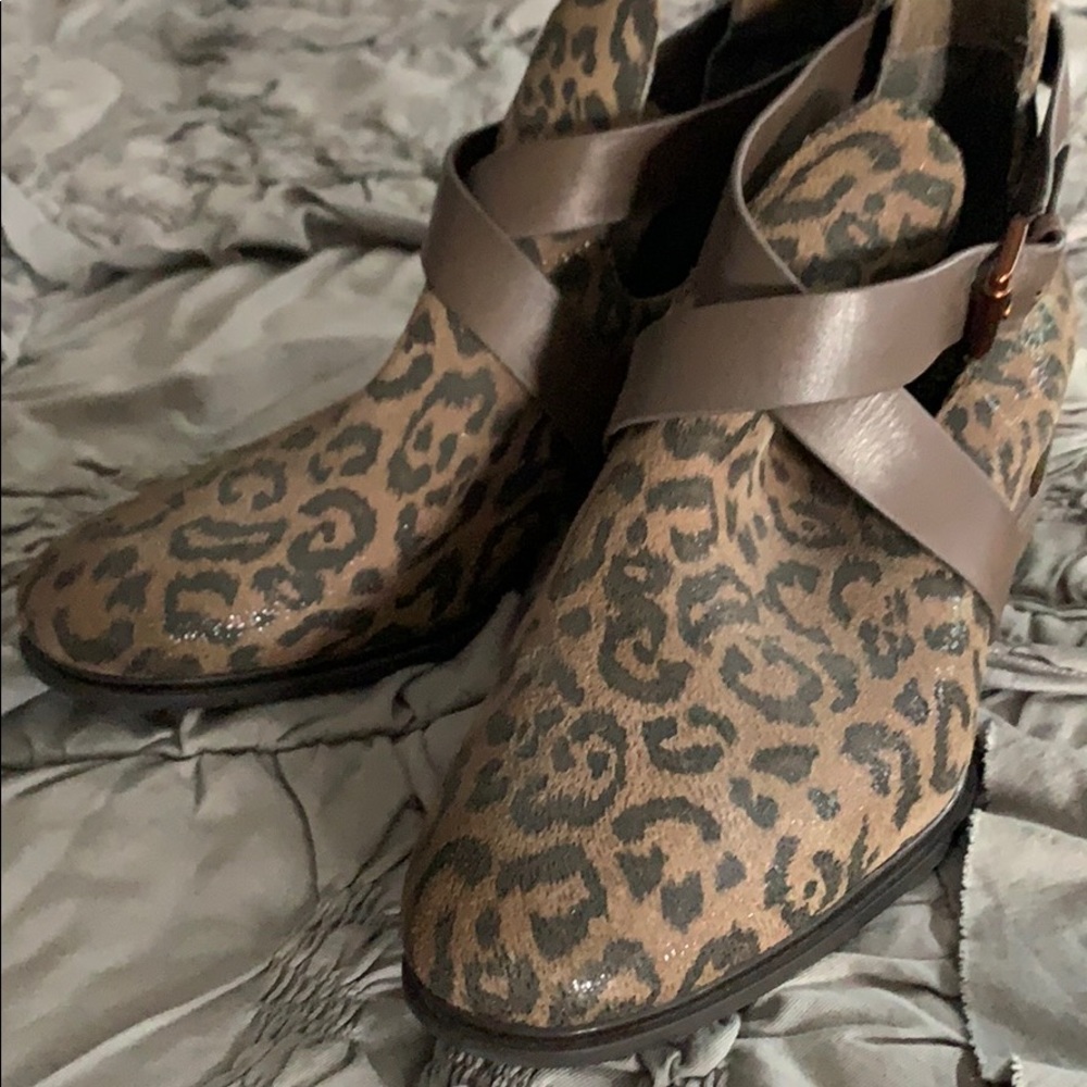 Cheetah booties with metal buckle